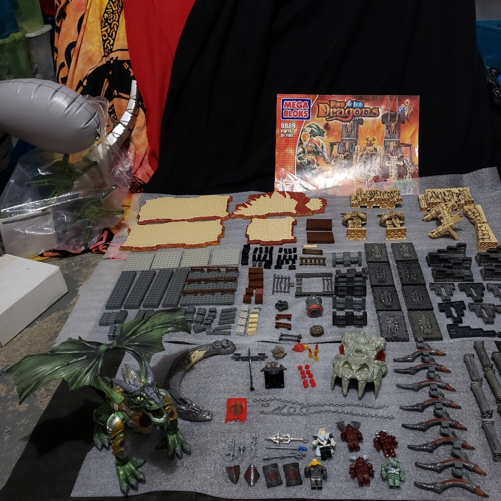 Mega Bloks-9889-Portal of Fire-100% complete-Wrks+Thorton-red/blu lite up Dragon